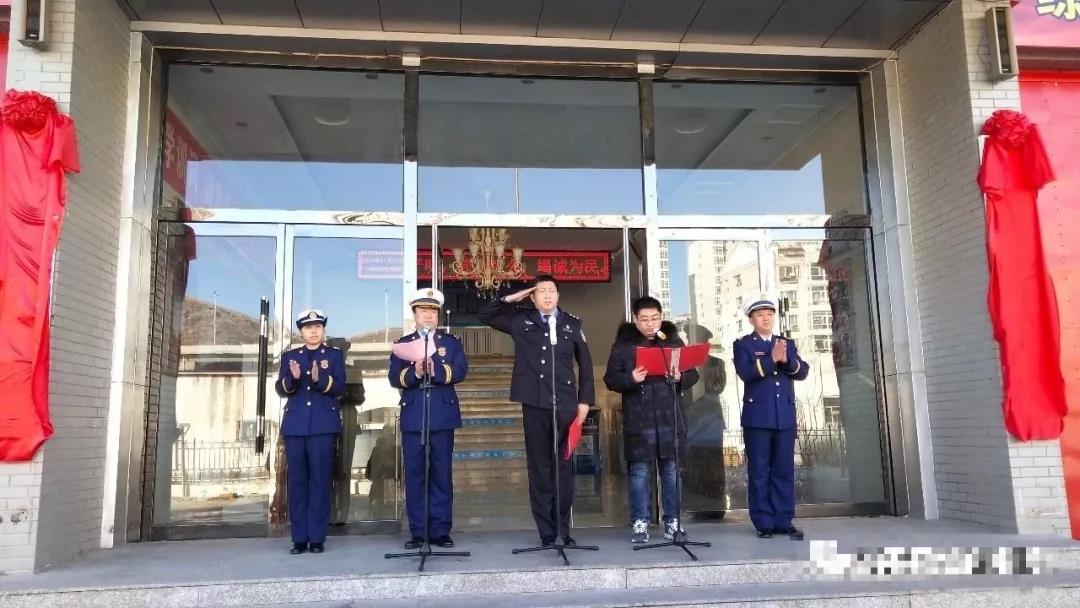 桥西区政府副区长,公安分局局长宋炜为桥西消防救援大队揭牌-张家口